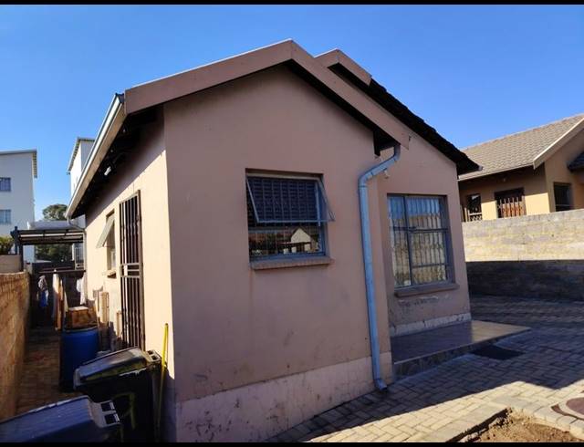2 BEDROOM HOUSE FOR SALE IN FLEURHOF